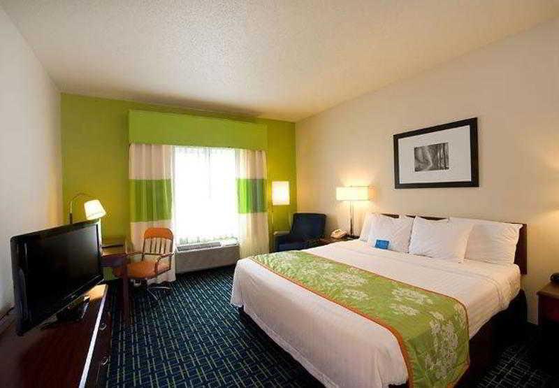 Fairfield Inn & Suites Traverse City Chambre photo