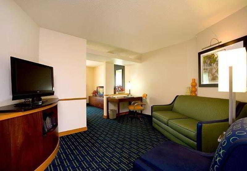 Fairfield Inn & Suites Traverse City Chambre photo
